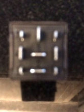 BMW CRASH ALARM RELAY OEM E31 E32 E34 E36 Z3 8364691 CAG 12V-v Siemens 72AB301