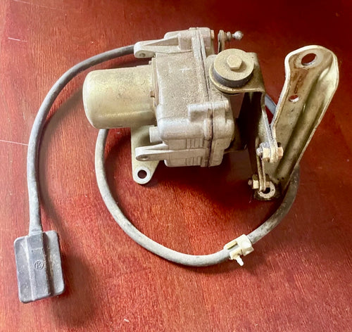 Mercedes-Benz W126 R107 Cruise Control Actuator 560SL 560SEL 560SEC 420SEL 300SE 0025458632 VDO