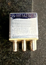 Genuine OEM Mercedes-Benz 12V 20A/30A Relay SR 9850 Made in Germany 0015420219