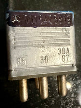 Genuine Mercedes-Benz W201 190e Relay 0015425919 4-Pin 899855 12V 30A Alloy Housing