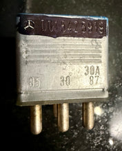 Genuine Mercedes-Benz W201 190e Relay 0015425919 4-Pin 899855 12V 30A Alloy Housing