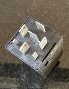 BMW Hazard Relay  61361388546  12V  61.36-1 388 546   7-pin Relay